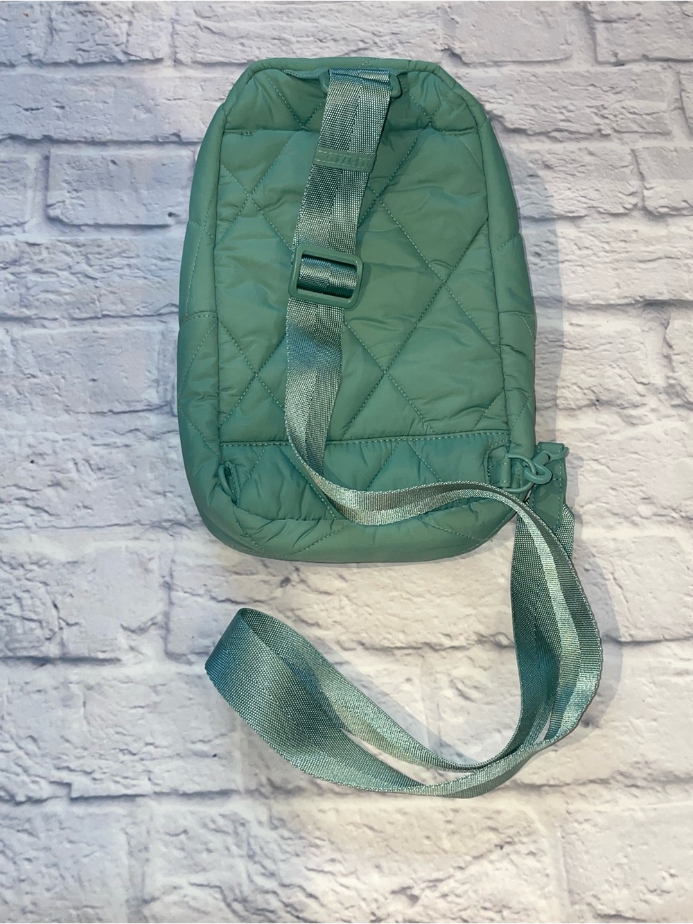 Vera Bradley Esssential Sling Backpack Crossbody Bag Ultralight Beryl Green - Picture 2 of 6